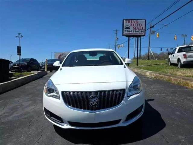 2016 Buick Regal - Image 2