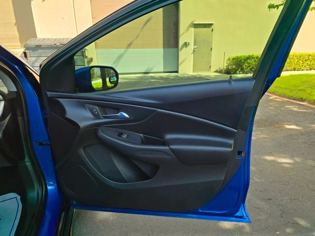 2017 Chevrolet Volt - Image 28