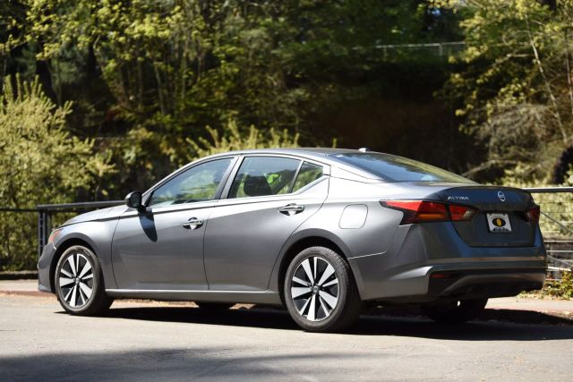 2021 Nissan Altima - Image 3
