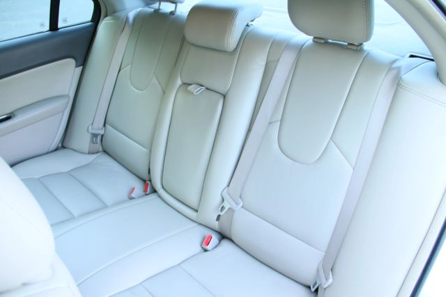 2011 Ford Fusion - Image 16