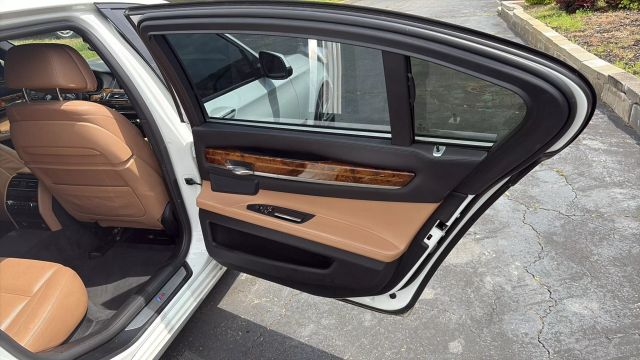2015 Bmw 7 Series - Image 16