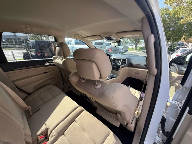 2017 Jeep Grand Cherokee - Image 26