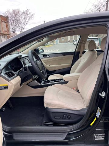 2015 Hyundai Sonata Se Sedan 4d - Image 9