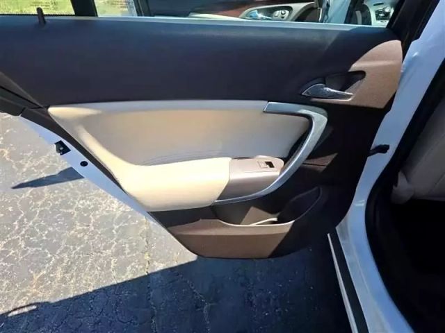 2016 Buick Regal - Image 19
