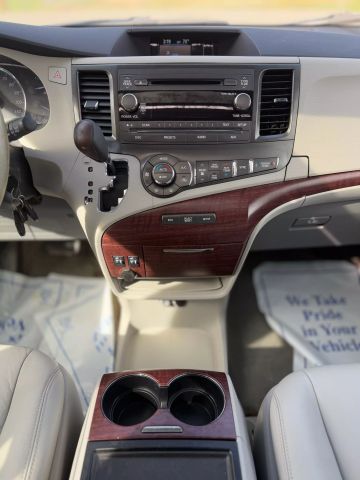 2013 Toyota Sienna Xle Minivan 4d - Image 17