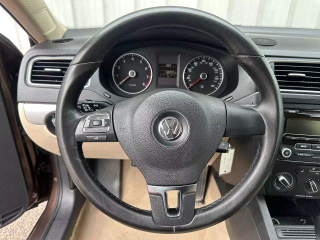 2014 Volkswagen Jetta - Image 26
