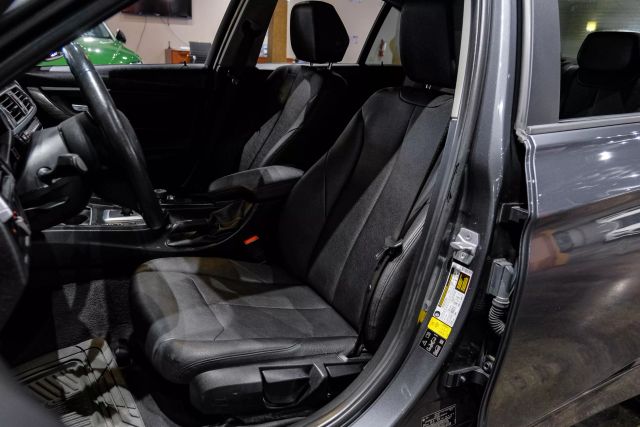 2018 Bmw 3 Series 320i Xdrive Sedan 4d - Image 30