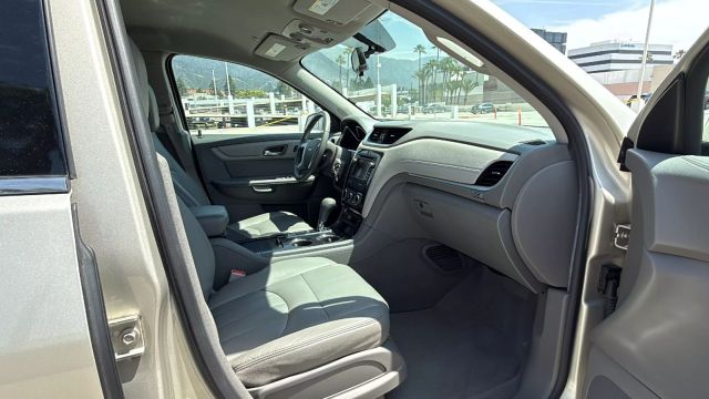 2017 Chevrolet Traverse - Image 19