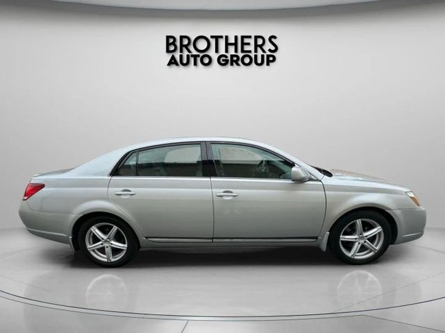 2007 Toyota Avalon - Image 10