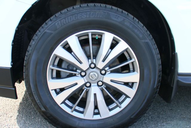 2017 Nissan Pathfinder - Image 36