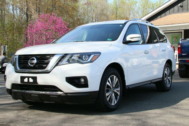 2017 Nissan Pathfinder - Image 3