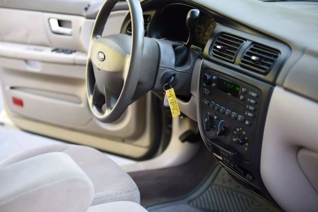 2001 Ford Taurus - Image 22