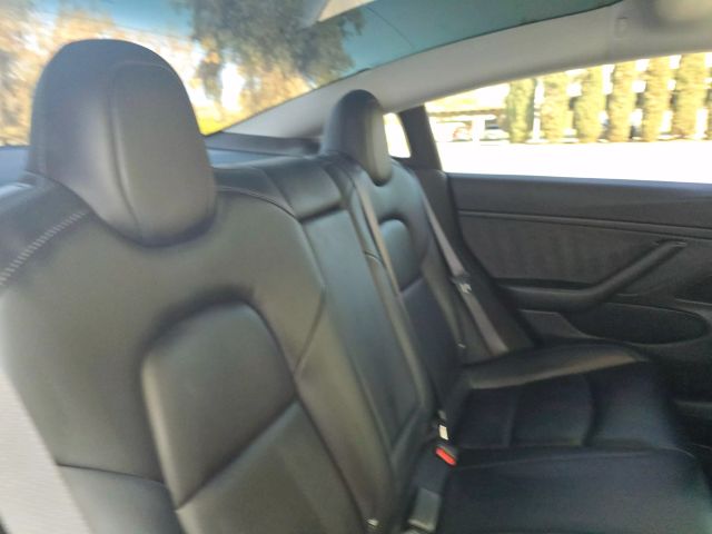 2018 Tesla Model 3 - Image 29