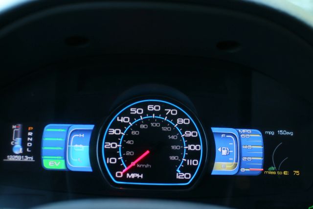 2011 Ford Fusion - Image 28