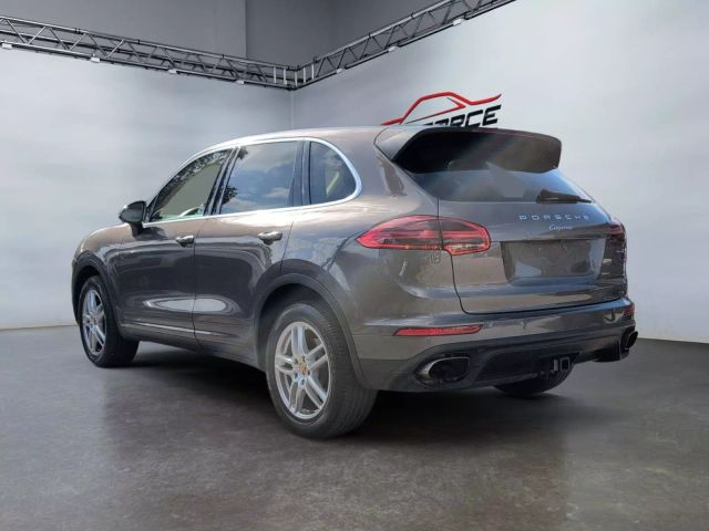 2016 Porsche Cayenne - Image 3