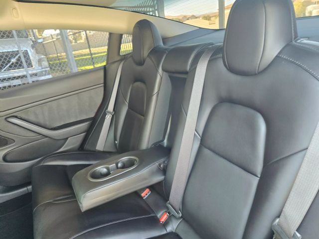 2018 Tesla Model 3 - Image 35