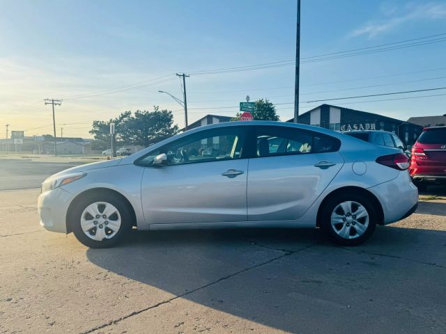 2018 Kia Forte - Image 6
