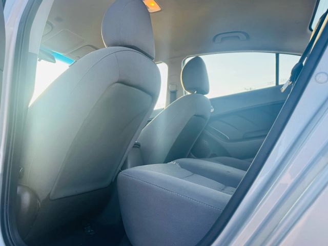 2018 Kia Forte - Image 15