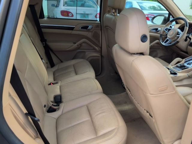 2016 Porsche Cayenne - Image 16