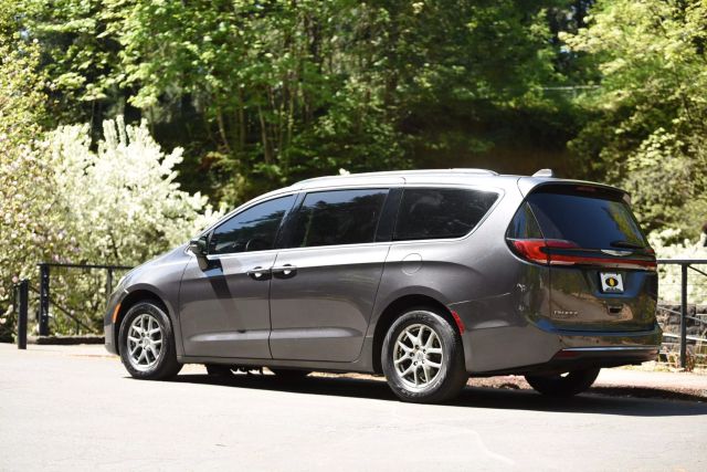 2021 Chrysler Pacifica - Image 3