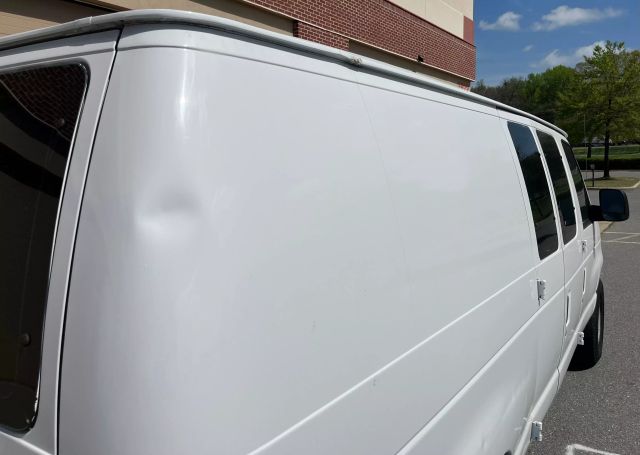 2005 Ford E150 Super Duty Cargo - Image 18