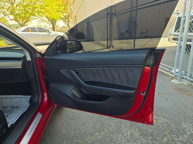 2018 Tesla Model 3 - Image 23