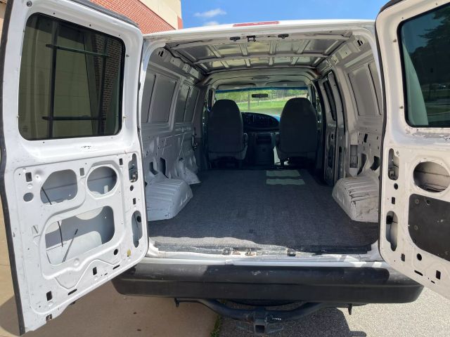 2005 Ford E150 Super Duty Cargo - Image 39