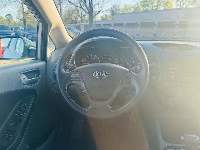 2018 Kia Forte - Image 21