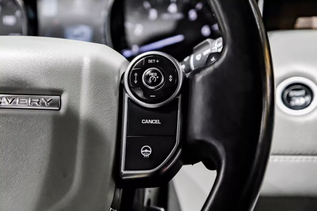 2017 Land Rover Discovery Hse Luxury Sport Utility 4d - Image 20
