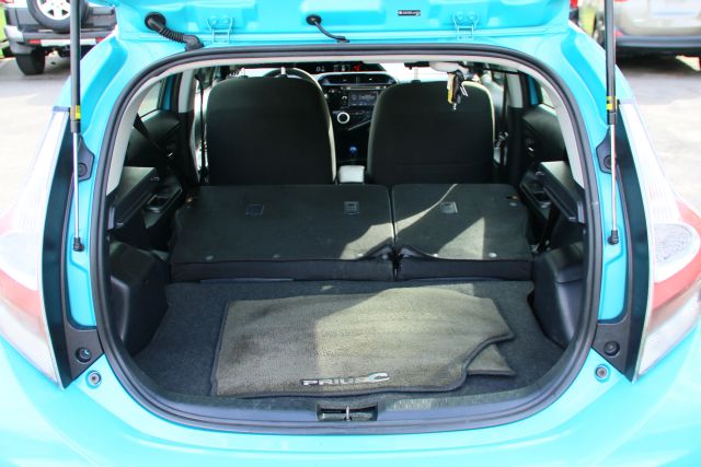 2018 Toyota Prius C - Image 35