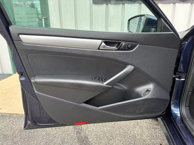2014 Volkswagen Passat - Image 14