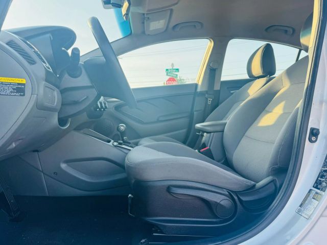 2018 Kia Forte - Image 12