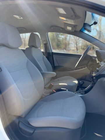 2016 Hyundai Accent Se Hatchback 4d - Image 11