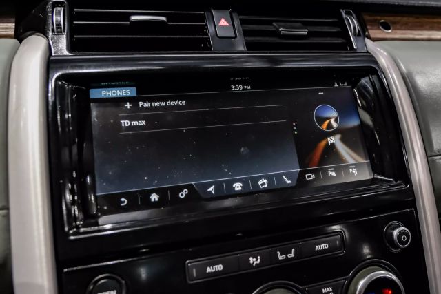 2017 Land Rover Discovery Hse Luxury Sport Utility 4d - Image 32