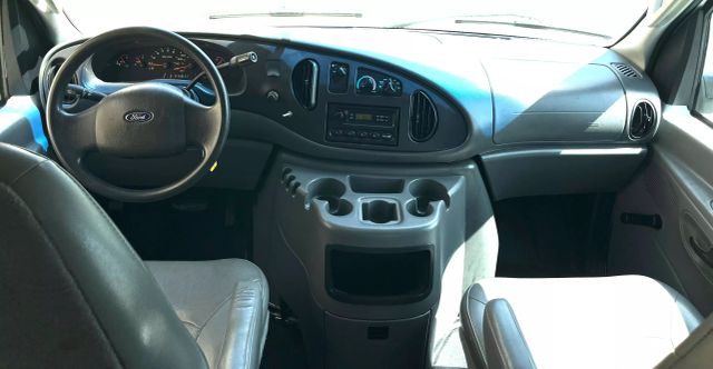 2005 Ford E150 Super Duty Cargo - Image 51