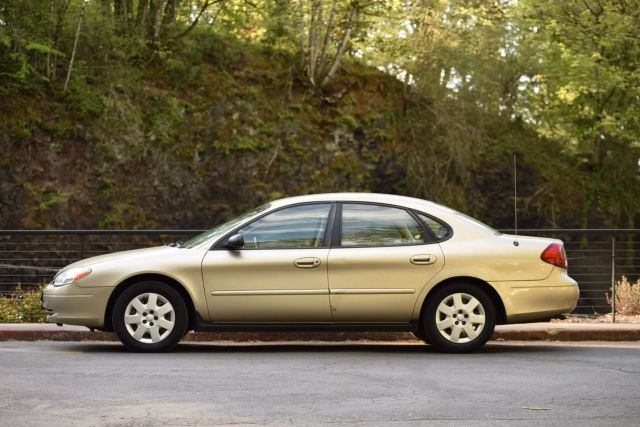 2001 Ford Taurus - Image 2