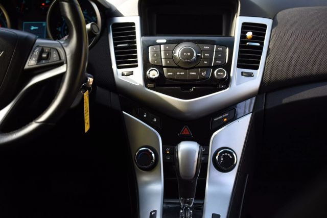 2012 Chevrolet Cruze - Image 18