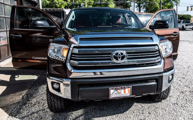 2016 TOYOTA TUNDRA CREWMAX PICKUP BROWN AUTOMATIC - Auto Masters of Carolinas
