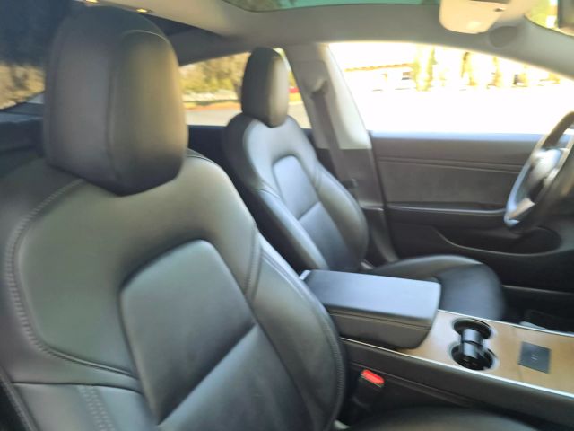 2018 Tesla Model 3 - Image 25