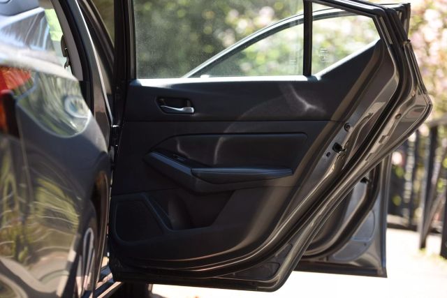 2021 Nissan Altima - Image 14