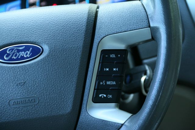2011 Ford Fusion - Image 23