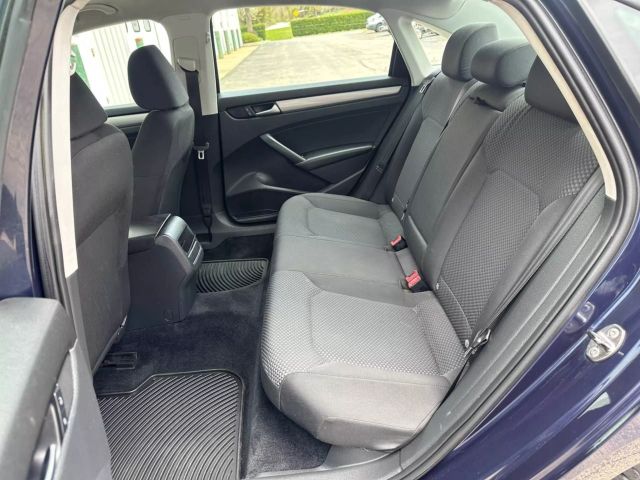 2014 Volkswagen Passat - Image 17