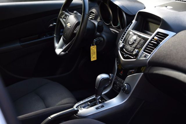 2012 Chevrolet Cruze - Image 17