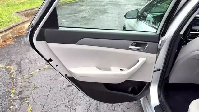 2019 Hyundai Sonata - Image 12
