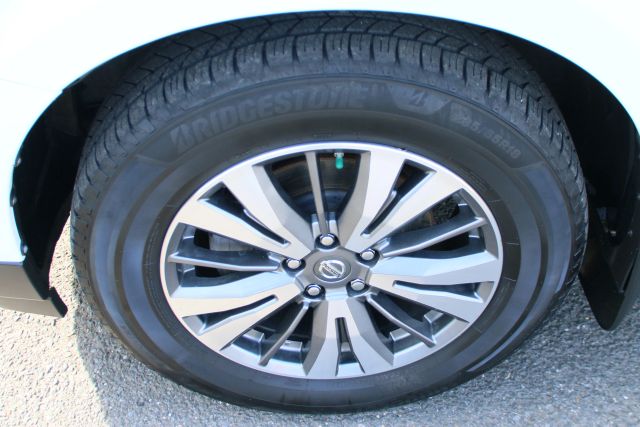 2017 Nissan Pathfinder - Image 35