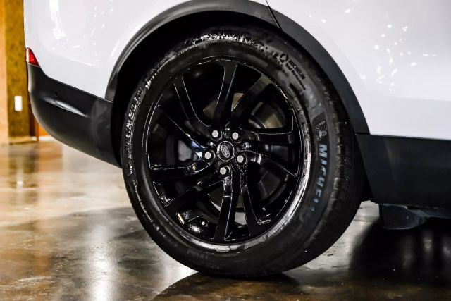 2017 Land Rover Discovery Hse Luxury Sport Utility 4d - Image 59