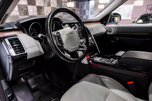 2017 Land Rover Discovery Hse Luxury Sport Utility 4d - Image 3