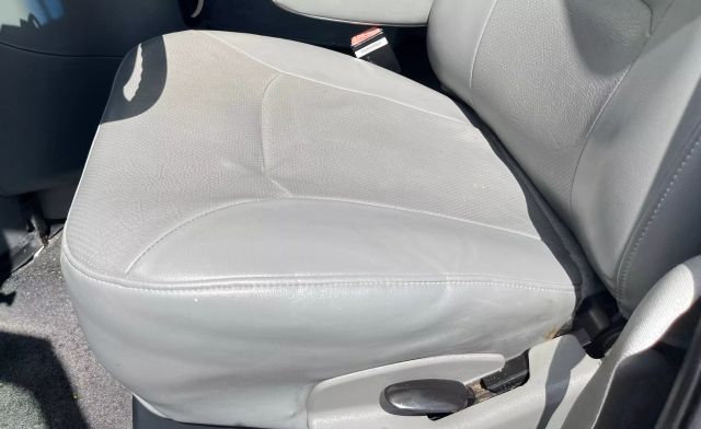 2005 Ford E150 Super Duty Cargo - Image 38