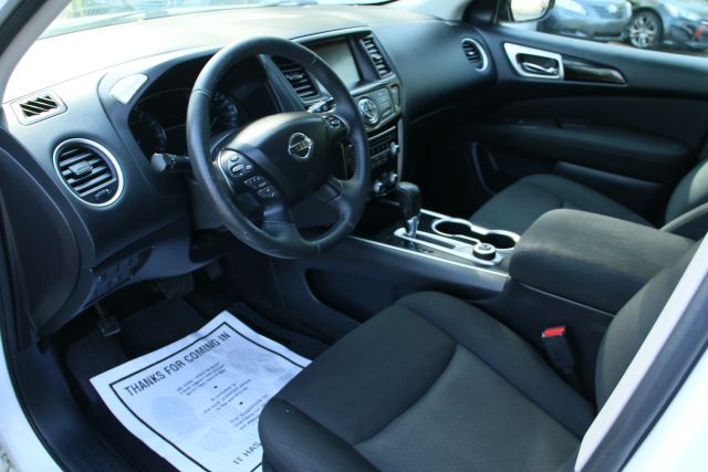 2017 Nissan Pathfinder - Image 10