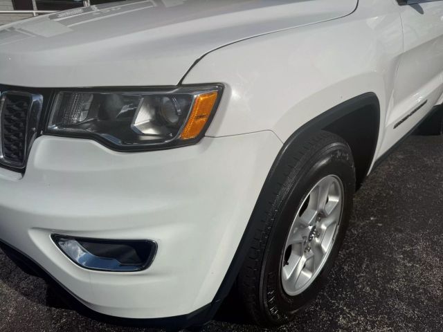 2017 Jeep Grand Cherokee - Image 11